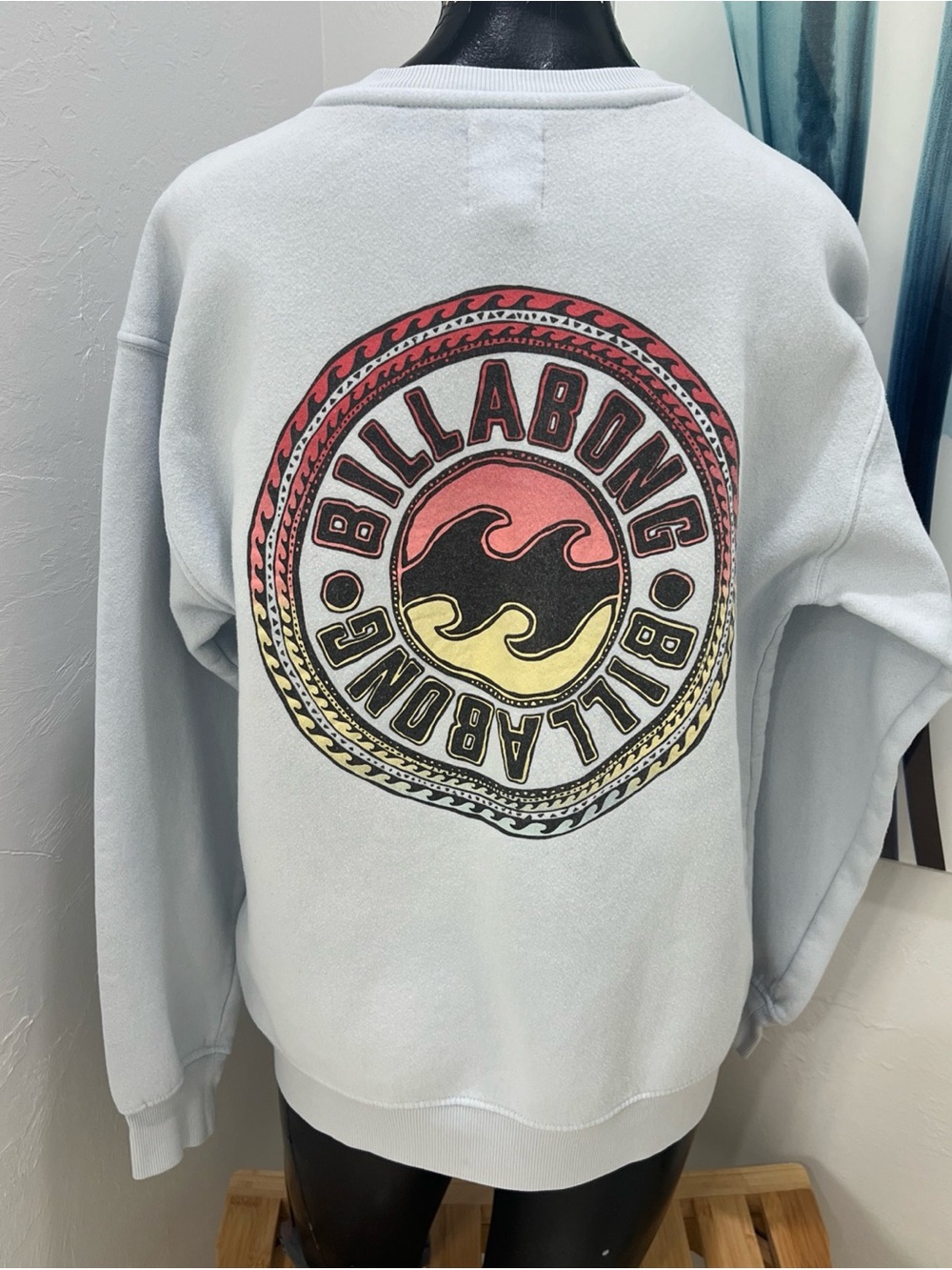 Billabong Woman’s Medium Light Blue Logo Graphic Crewneck Long Sleeve Sweatshirt